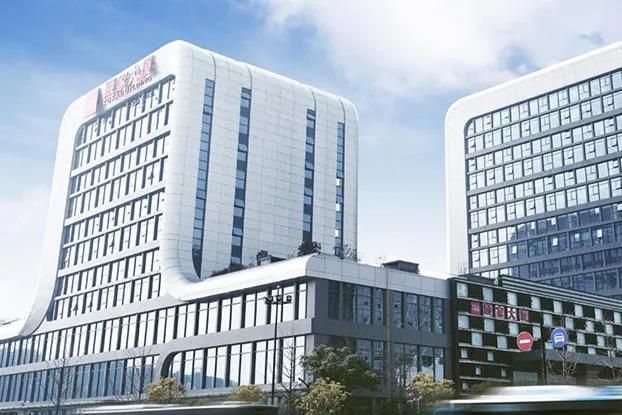 爆雷！“軟體家居巨頭”董事長被調(diào)查，百億債務(wù)壓頂頻繁海外并購