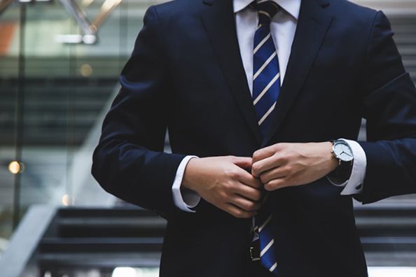 層層破解小股東(監(jiān)事)代表公司起訴大股東利用關(guān)聯(lián)公司侵犯公司商業(yè)機(jī)會(huì)的訴訟難題